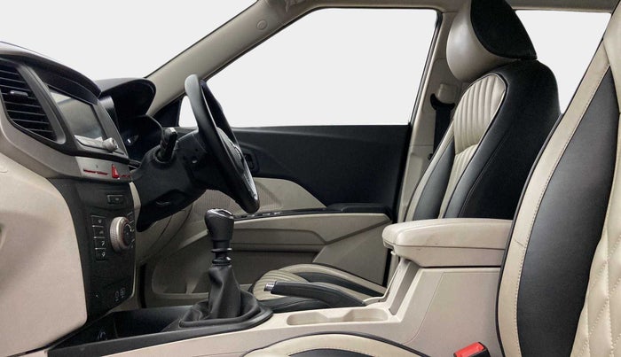 2019 Mahindra XUV300 W6 1.5 DIESEL, Diesel, Manual, 28,660 km, Right Side Front Door Cabin