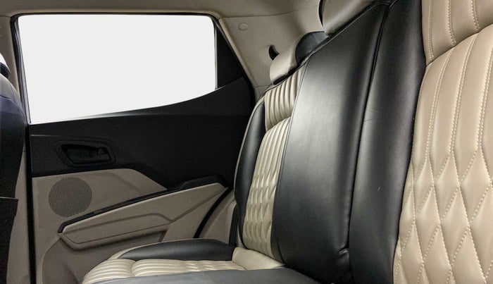 2019 Mahindra XUV300 W6 1.5 DIESEL, Diesel, Manual, 28,660 km, Right Side Rear Door Cabin