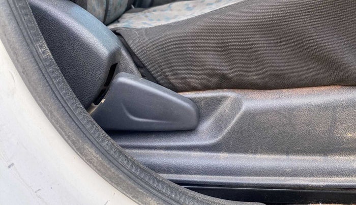 2016 Renault Kwid RXT 0.8, Petrol, Manual, 64,819 km, Driver Side Door Panels Control