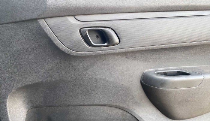 2016 Renault Kwid RXT 0.8, Petrol, Manual, 64,819 km, Driver Side Adjustment Panel