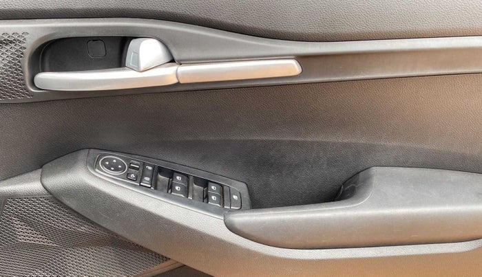 2021 KIA SELTOS HTK PLUS 1.5 IMT, Petrol, Manual, 43,811 km, Driver Side Door Panels Control