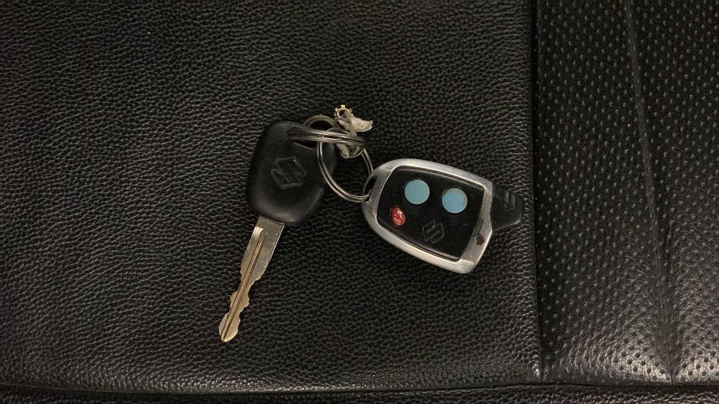 2019 Maruti Swift LXI, Petrol, Manual, 57,073 km, Key Close Up