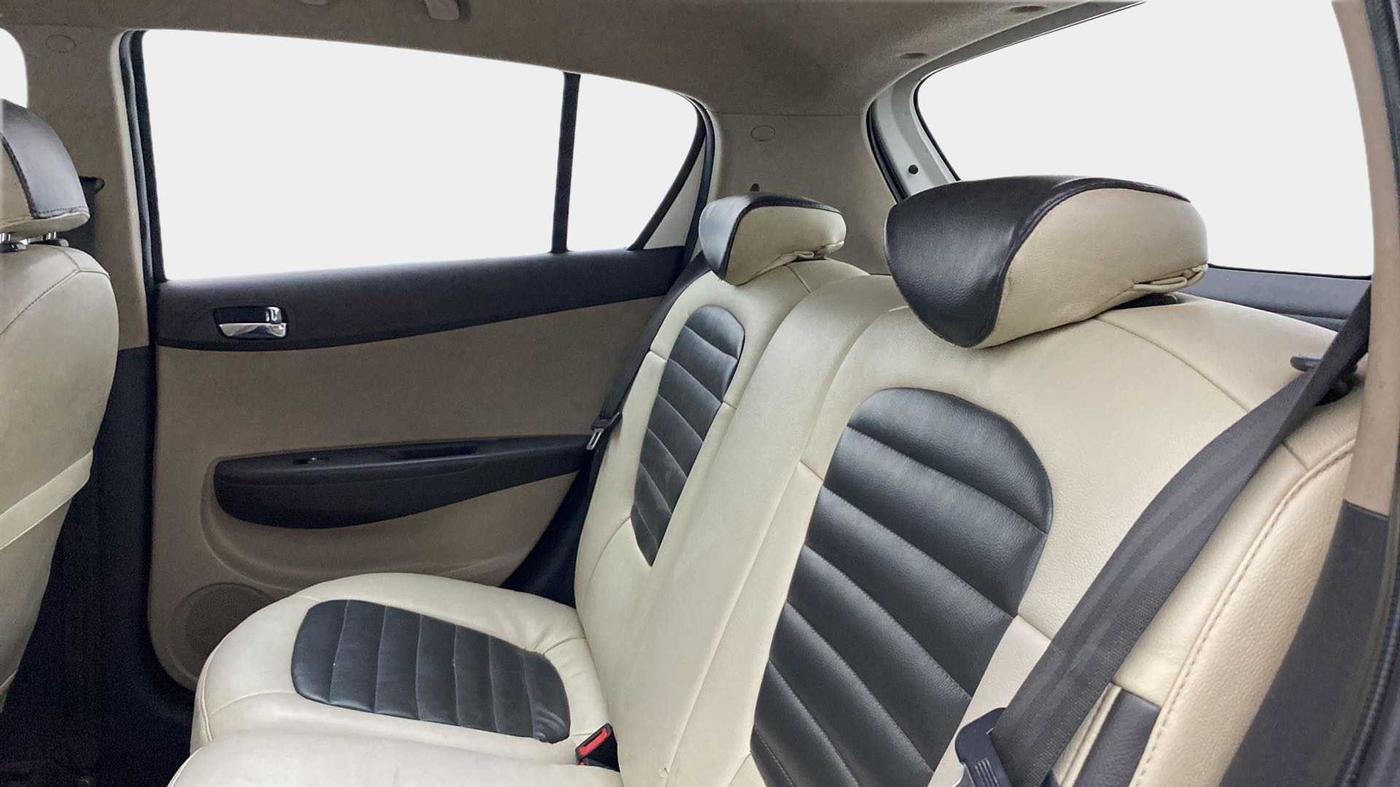 2013 Hyundai i20 SPORTZ 1.4 CRDI, Diesel, Manual, 1,11,819 km, Right Side Rear Door Cabin