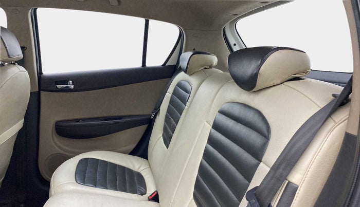 2013 Hyundai i20 SPORTZ 1.4 CRDI, Diesel, Manual, 1,11,819 km, Right Side Rear Door Cabin