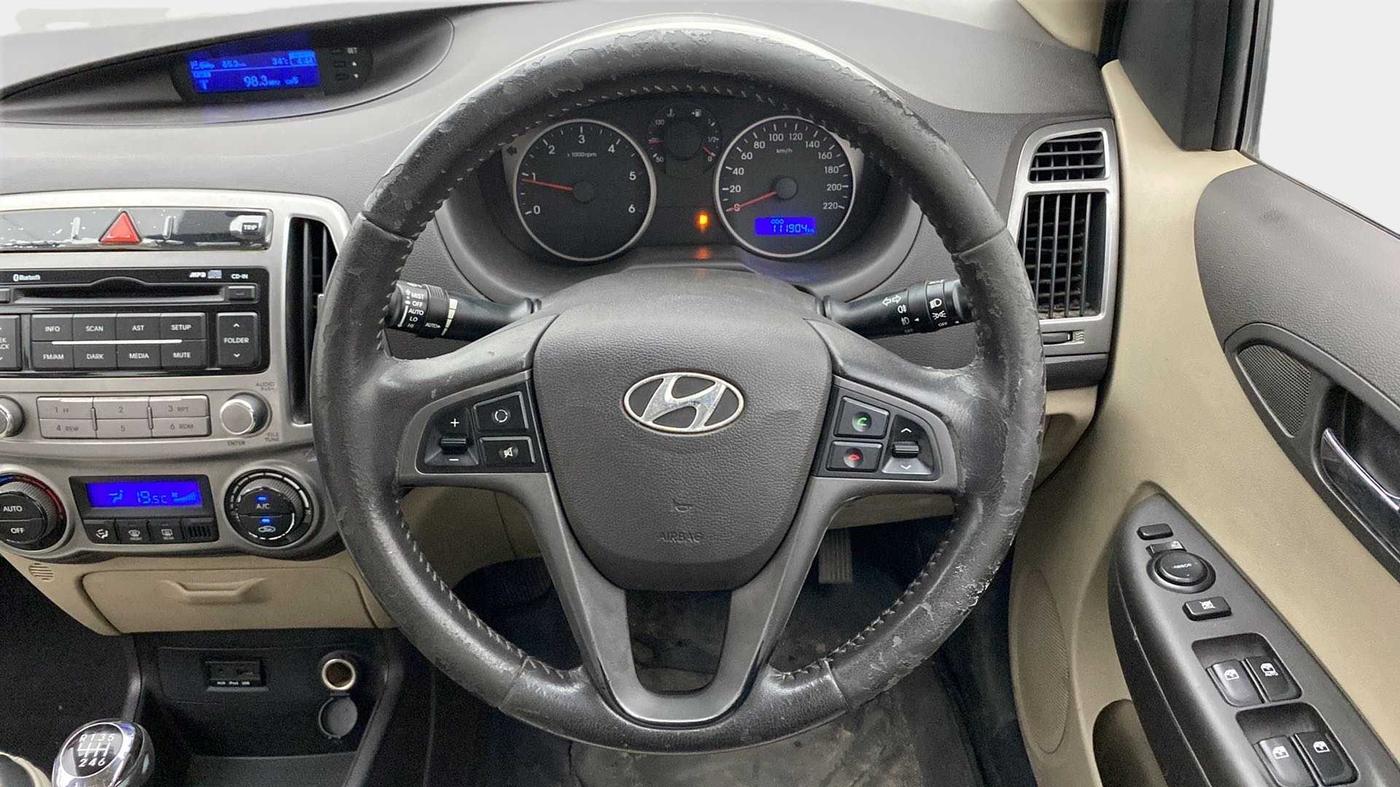 2013 Hyundai i20 SPORTZ 1.4 CRDI, Diesel, Manual, 1,11,819 km, Steering Wheel Close Up