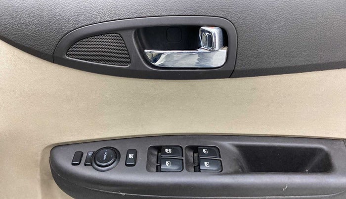2013 Hyundai i20 SPORTZ 1.4 CRDI, Diesel, Manual, 1,11,819 km, Driver Side Door Panels Control