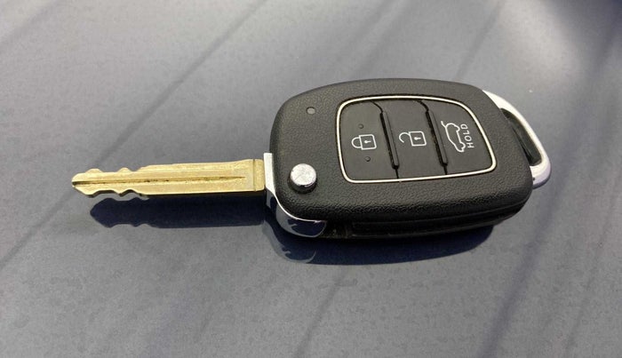 2021 Hyundai VENUE S 1.2, Petrol, Manual, 18,301 km, Key Close Up