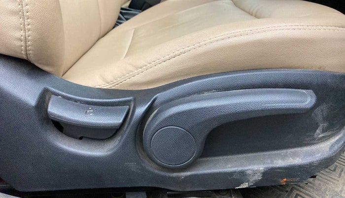 2020 Hyundai Elite i20 ASTA 1.2 (O), Petrol, Manual, 65,743 km, Driver Side Adjustment Panel