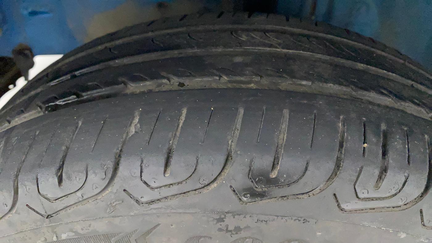 2011 Toyota Etios Liva G, Petrol, Manual, 52,343 km, Left Front Tyre Tread