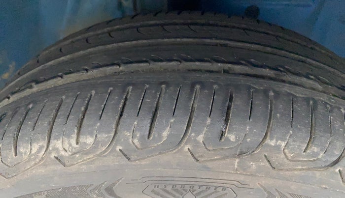 2011 Toyota Etios Liva G, Petrol, Manual, 52,343 km, Right Front Tyre Tread