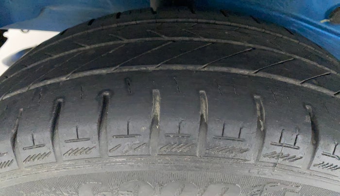 2011 Toyota Etios Liva G, Petrol, Manual, 52,343 km, Right Rear Tyre Tread