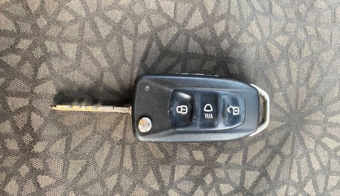 2016 Tata Zest XMS PETROL, Petrol, Manual, 80,104 km, Key Close Up