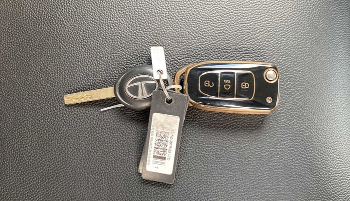 2023 Tata Tiago XZ PLUS PETROL, Petrol, Manual, 1,361 km, Key Close Up