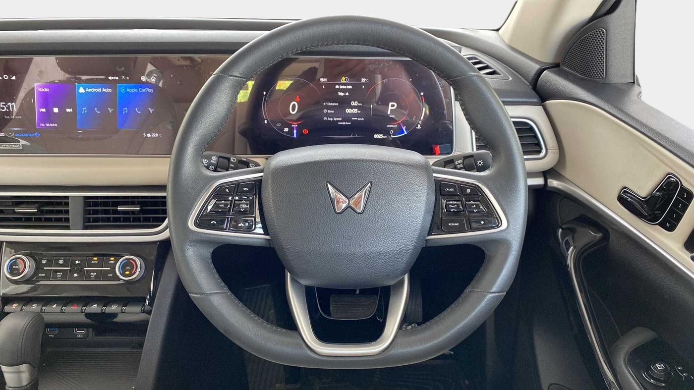 2023 Mahindra XUV700 AX 7 P AT 7 STR, Petrol, Automatic, 8,500 km, Steering Wheel Close Up