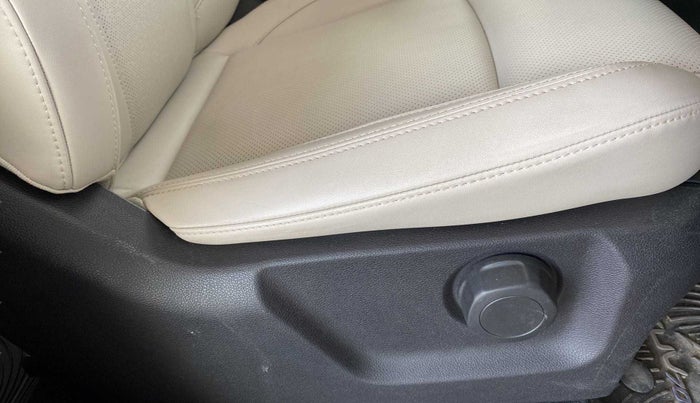 2023 Mahindra XUV700 AX 7 P AT 7 STR, Petrol, Automatic, 8,500 km, Driver Side Adjustment Panel