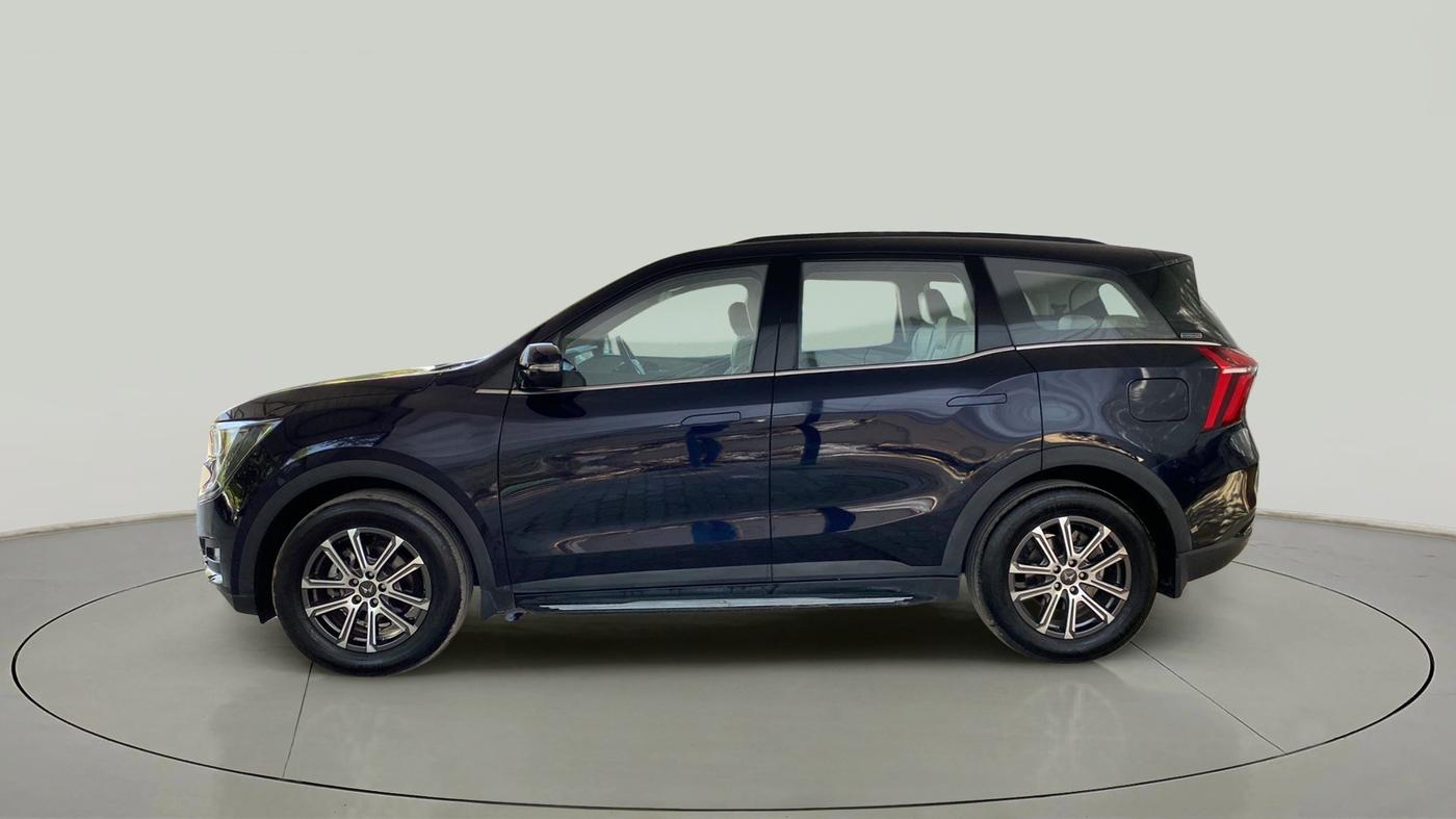 2023 Mahindra XUV700 AX 7 P AT 7 STR, Petrol, Automatic, 8,500 km, Left Side