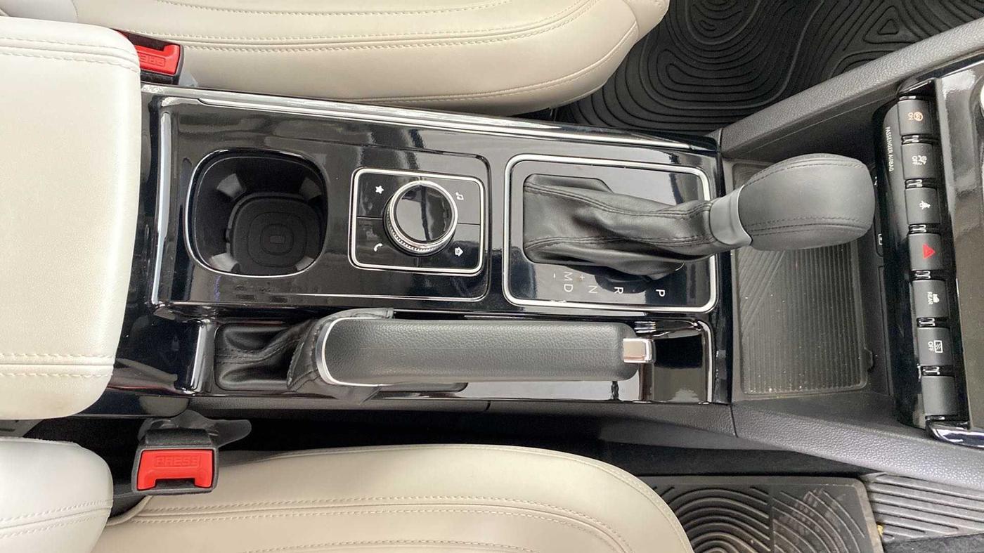 2023 Mahindra XUV700 AX 7 P AT 7 STR, Petrol, Automatic, 8,500 km, Gear Lever