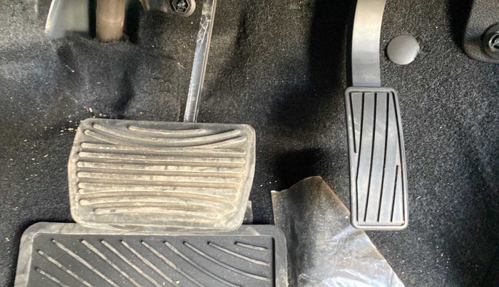 2023 Mahindra XUV700 AX 7 P AT 7 STR, Petrol, Automatic, 8,500 km, Pedals