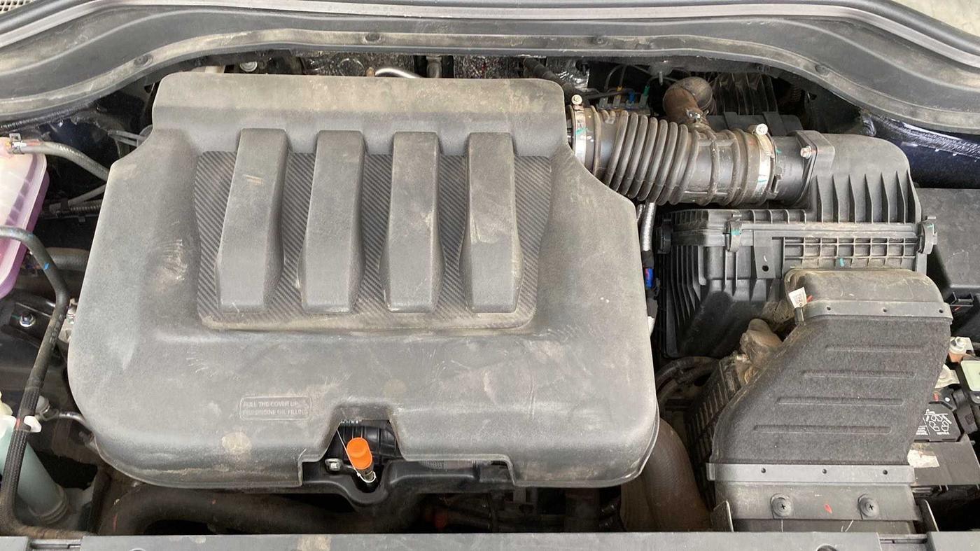2023 Mahindra XUV700 AX 7 P AT 7 STR, Petrol, Automatic, 8,500 km, Open Bonet