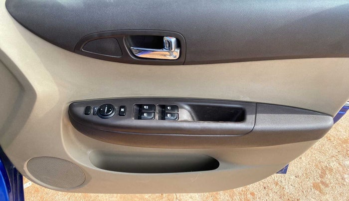 2011 Hyundai i20 SPORTZ (O) 1.2, Petrol, Manual, 65,884 km, Driver Side Door Panels Control