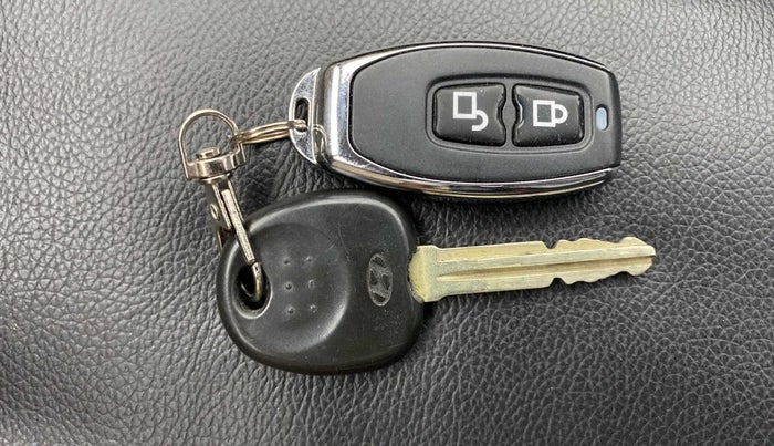 2012 Hyundai Eon ERA +, Petrol, Manual, 78,570 km, Key Close Up