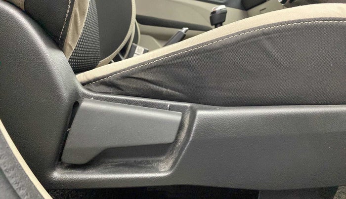 2020 Renault TRIBER RXZ, Petrol, Manual, 55,972 km, Driver Side Adjustment Panel