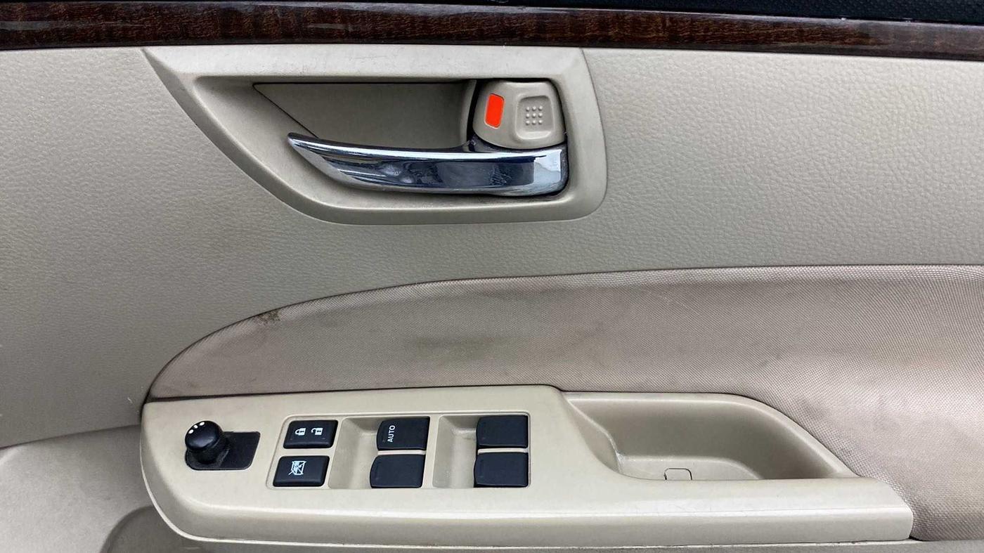 2013 Maruti Swift Dzire VXI, Petrol, Manual, 45,245 km, Driver Side Door Panels Control