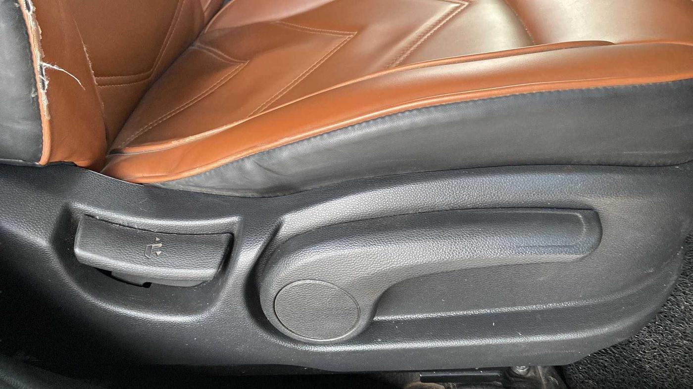 2019 Hyundai Elite i20 SPORTZ PLUS 1.4 CRDI, Diesel, Manual, 53,764 km, Driver Side Adjustment Panel