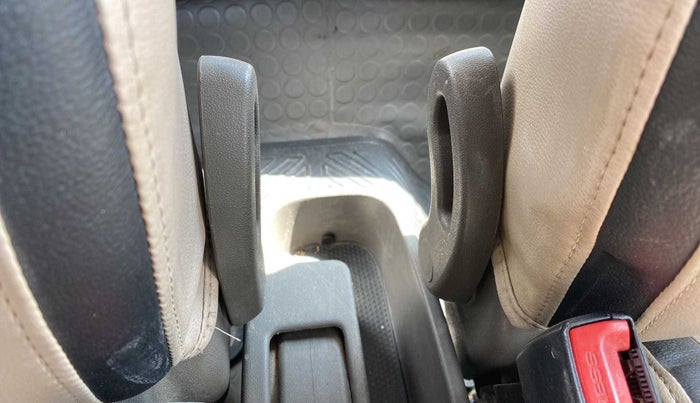 2015 Hyundai i10 MAGNA 1.1, Petrol, Manual, 65,097 km, Driver Side Adjustment Panel
