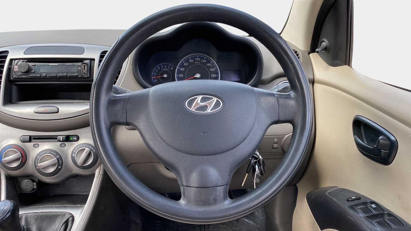 2015 Hyundai i10 MAGNA 1.1, Petrol, Manual, 65,097 km, Steering Wheel Close Up