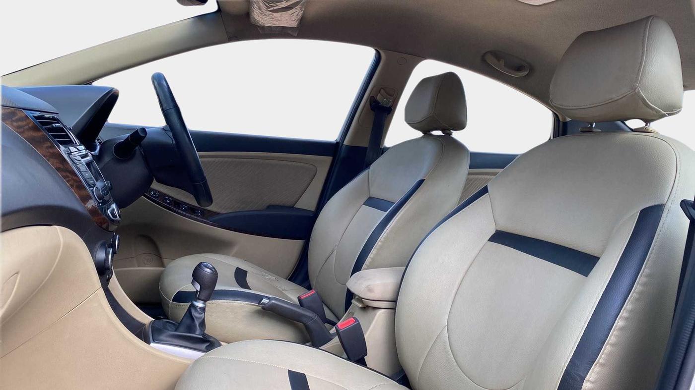 2015 Hyundai Verna FLUIDIC 4S 1.6 VTVT S, Petrol, Manual, 44,418 km, Right Side Front Door Cabin