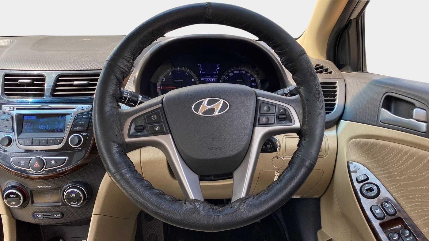 2015 Hyundai Verna FLUIDIC 4S 1.6 VTVT S, Petrol, Manual, 44,418 km, Steering Wheel Close Up
