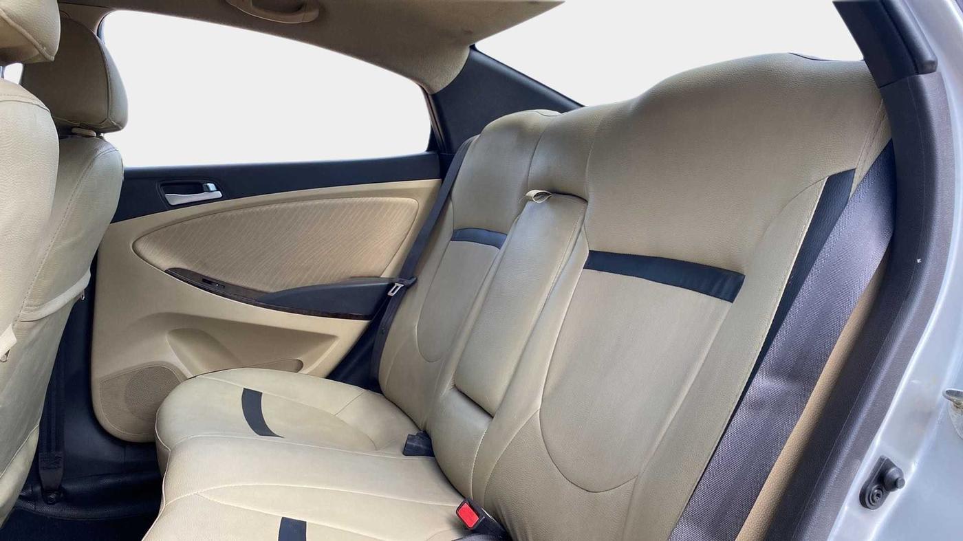 2015 Hyundai Verna FLUIDIC 4S 1.6 VTVT S, Petrol, Manual, 44,418 km, Right Side Rear Door Cabin