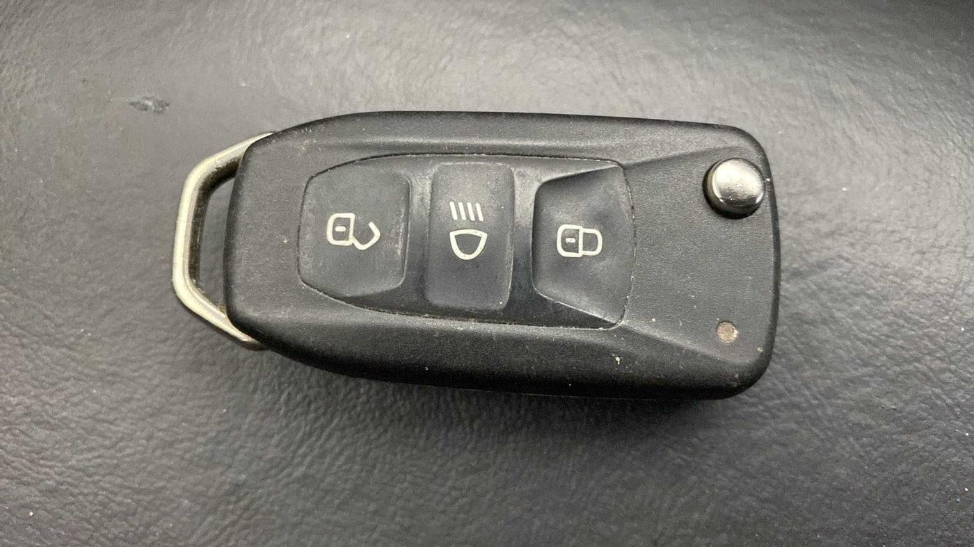2021 Tata ALTROZ XM PLUS PETROL, Petrol, Manual, 24,261 km, Key Close Up