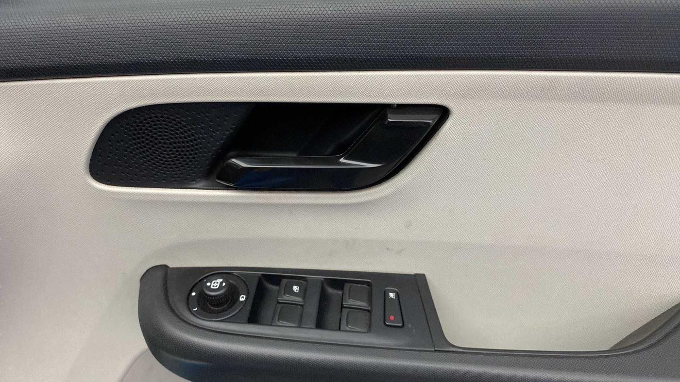 2021 Tata ALTROZ XM PLUS PETROL, Petrol, Manual, 24,261 km, Driver Side Door Panels Control