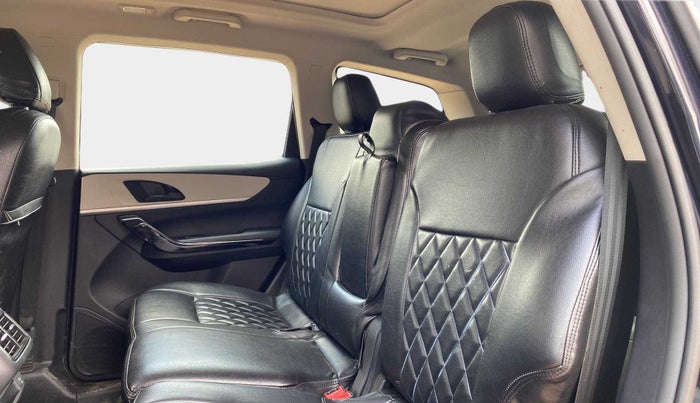 2023 Mahindra XUV700 AX 5 P MT 7 STR, Petrol, Manual, 12,152 km, Right Side Rear Door Cabin