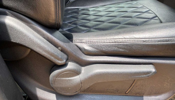 2023 Mahindra XUV700 AX 5 P MT 7 STR, Petrol, Manual, 12,152 km, Driver Side Adjustment Panel