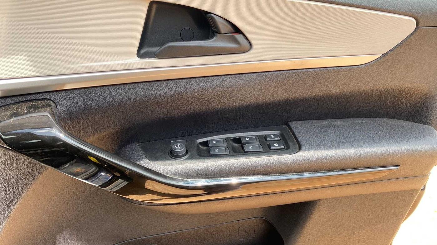2023 Mahindra XUV700 AX 5 P MT 7 STR, Petrol, Manual, 12,152 km, Driver Side Door Panels Control
