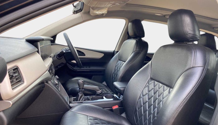 2023 Mahindra XUV700 AX 5 P MT 7 STR, Petrol, Manual, 12,152 km, Right Side Front Door Cabin