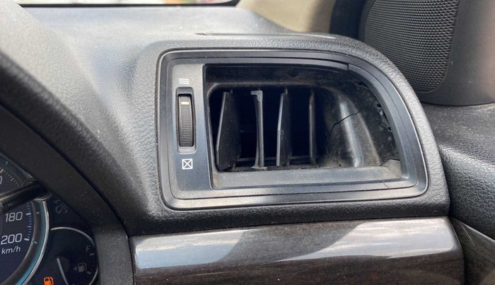 2015 Maruti Ciaz VDI (O) SHVS, Diesel, Manual, 87,856 km, AC Unit - Front vent has minor damage