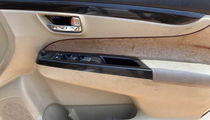 2015 Maruti Ciaz VDI (O) SHVS, Diesel, Manual, 87,856 km, Driver-side door - Trim has minor damage