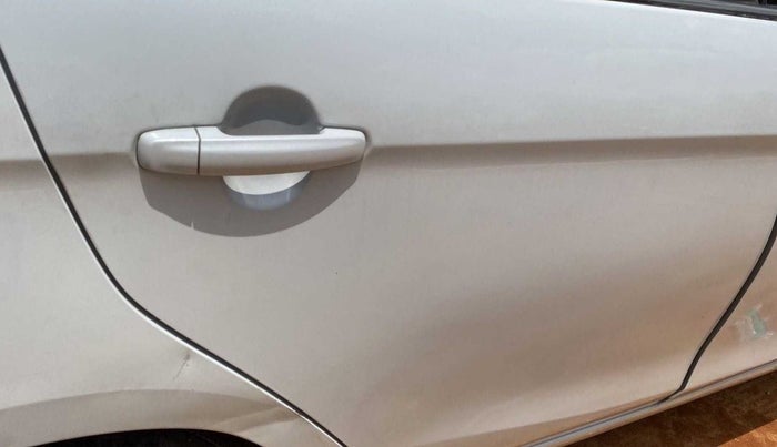 2015 Maruti Ciaz VDI (O) SHVS, Diesel, Manual, 87,856 km, Right rear door - Minor scratches
