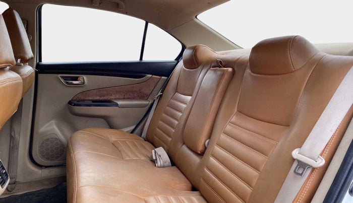 2015 Maruti Ciaz VDI (O) SHVS, Diesel, Manual, 87,856 km, Right Side Rear Door Cabin
