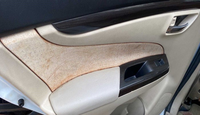 2015 Maruti Ciaz VDI (O) SHVS, Diesel, Manual, 87,856 km, Front passenger door - Trim has minor damage