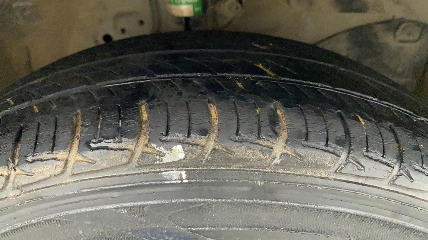 2017 Honda Brio S MT, Petrol, Manual, 41,520 km, Right Front Tyre Tread