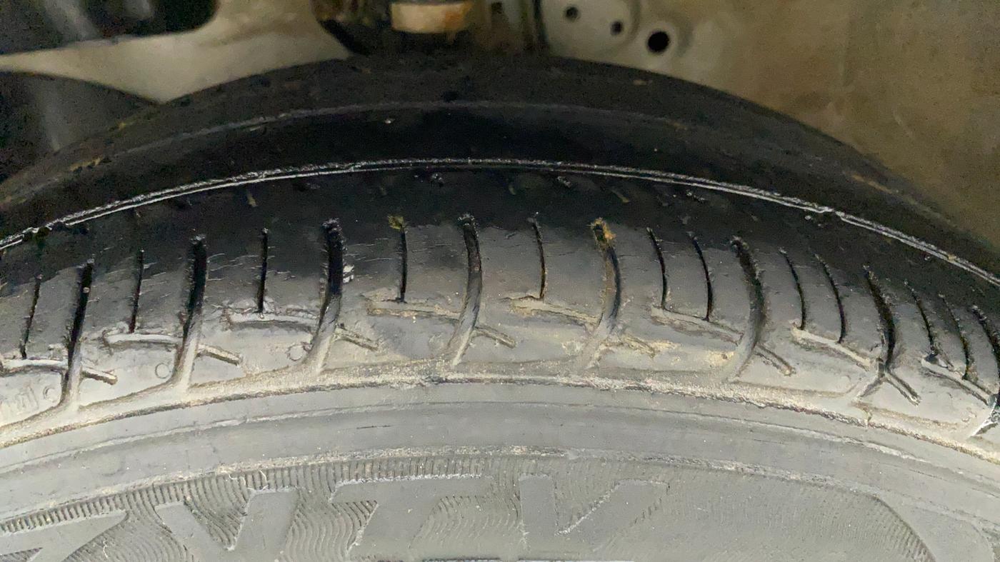 2017 Honda Brio S MT, Petrol, Manual, 41,520 km, Left Front Tyre Tread