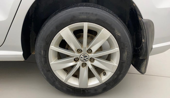2016 Volkswagen Ameo HIGHLINE1.5L, Diesel, Manual, 1,07,362 km, Left Rear Wheel