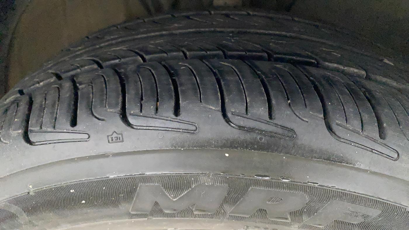 2016 Volkswagen Ameo HIGHLINE1.5L, Diesel, Manual, 1,07,362 km, Right Front Tyre Tread
