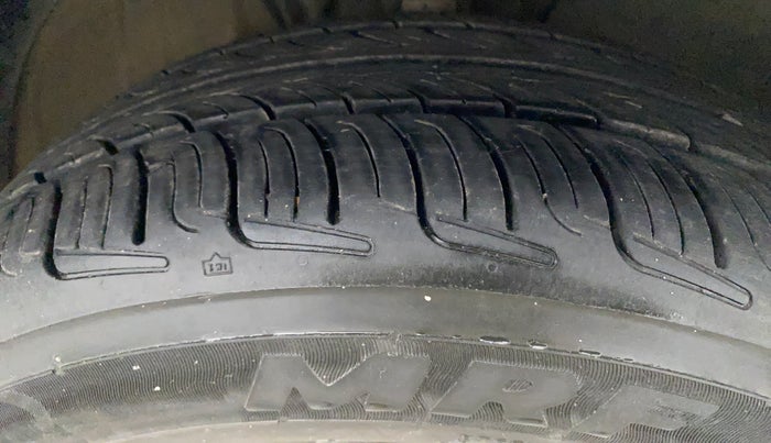 2016 Volkswagen Ameo HIGHLINE1.5L, Diesel, Manual, 1,07,362 km, Right Front Tyre Tread