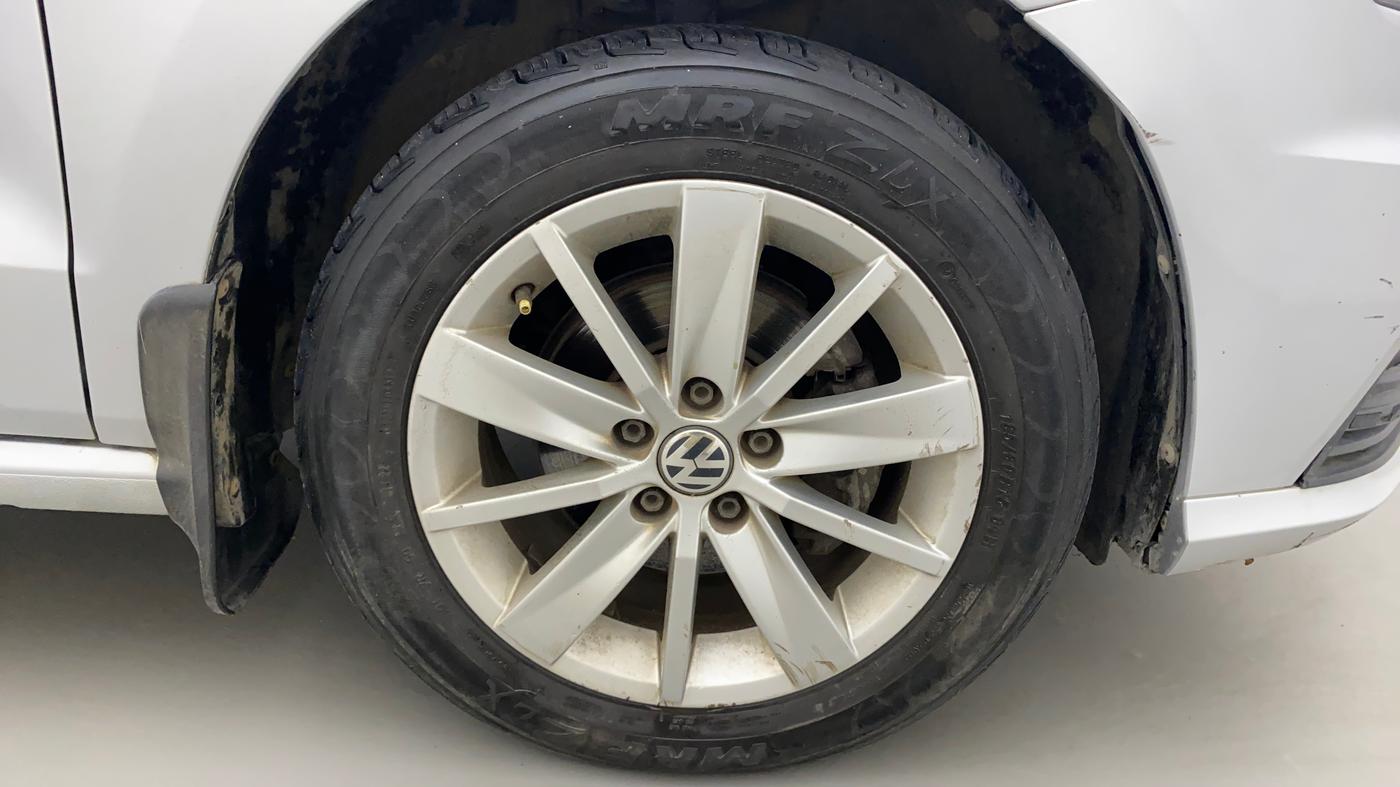 2016 Volkswagen Ameo HIGHLINE1.5L, Diesel, Manual, 1,07,362 km, Right Front Wheel